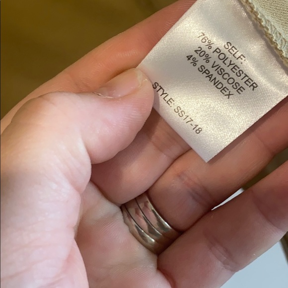 Khaki vest with zipper accent - Picture 6 of 6